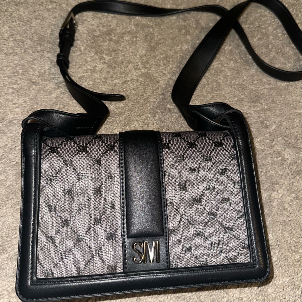 Cute Steve Madden purse🖤